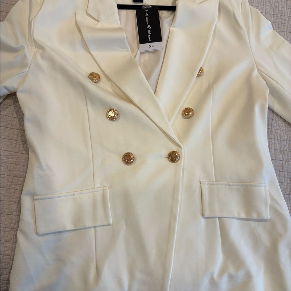 Attitude Unknown Elegant Double-Breasted Blazer with Rose Gold Buttons - Picture 5 of 5